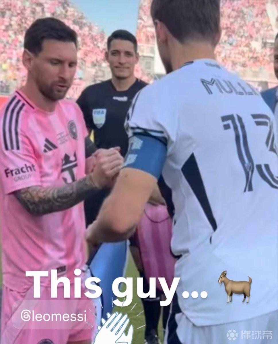 穆勒晒和梅西的合照:这家伙是goat